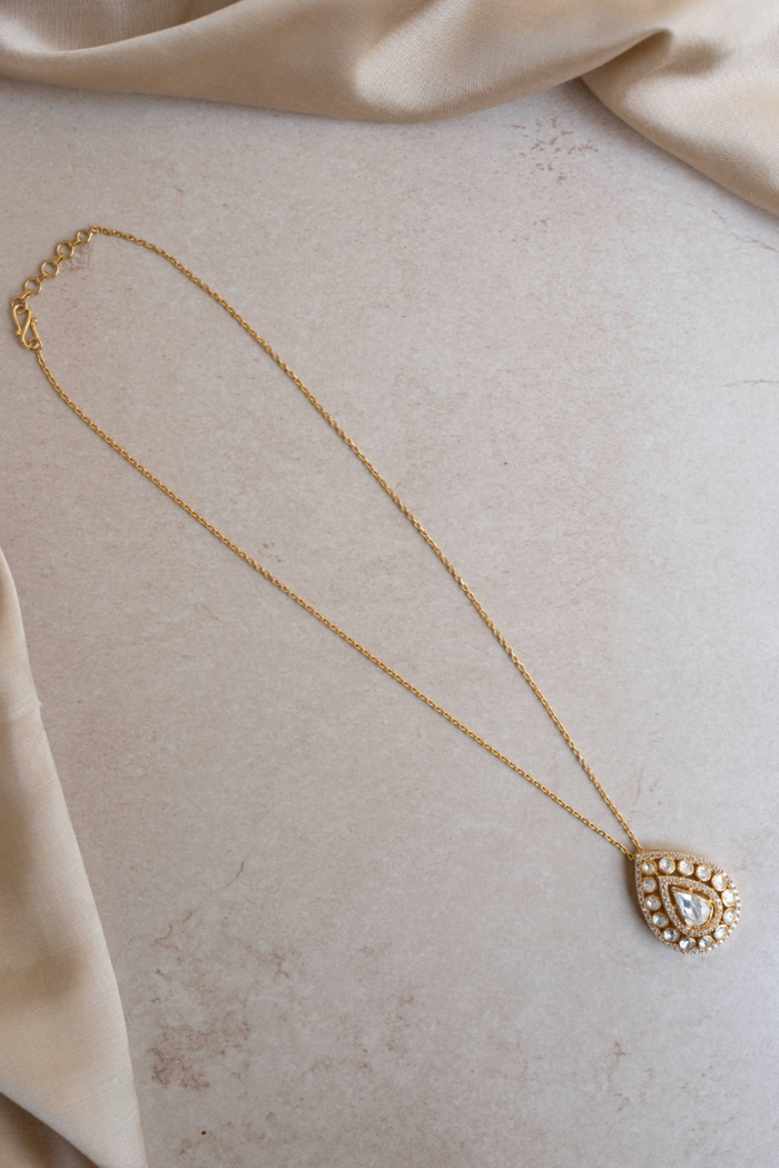 Nirvi Halo Pendant on Chain