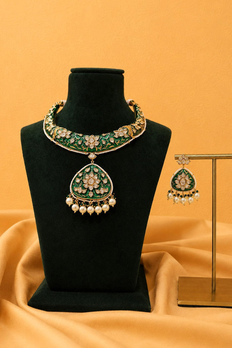 Pia Necklace with Earrings