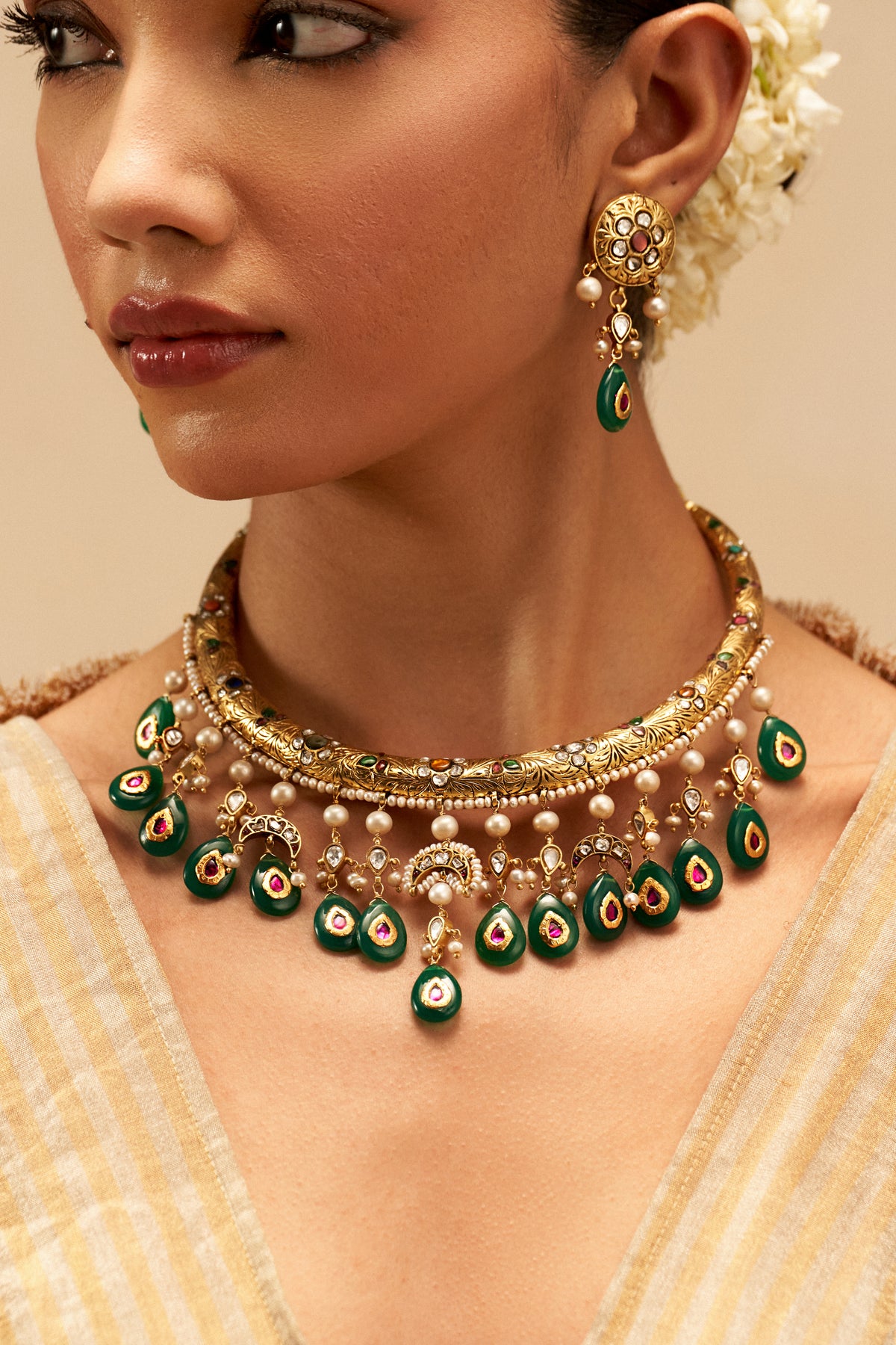 Begum Hasli Necklace with Earrings