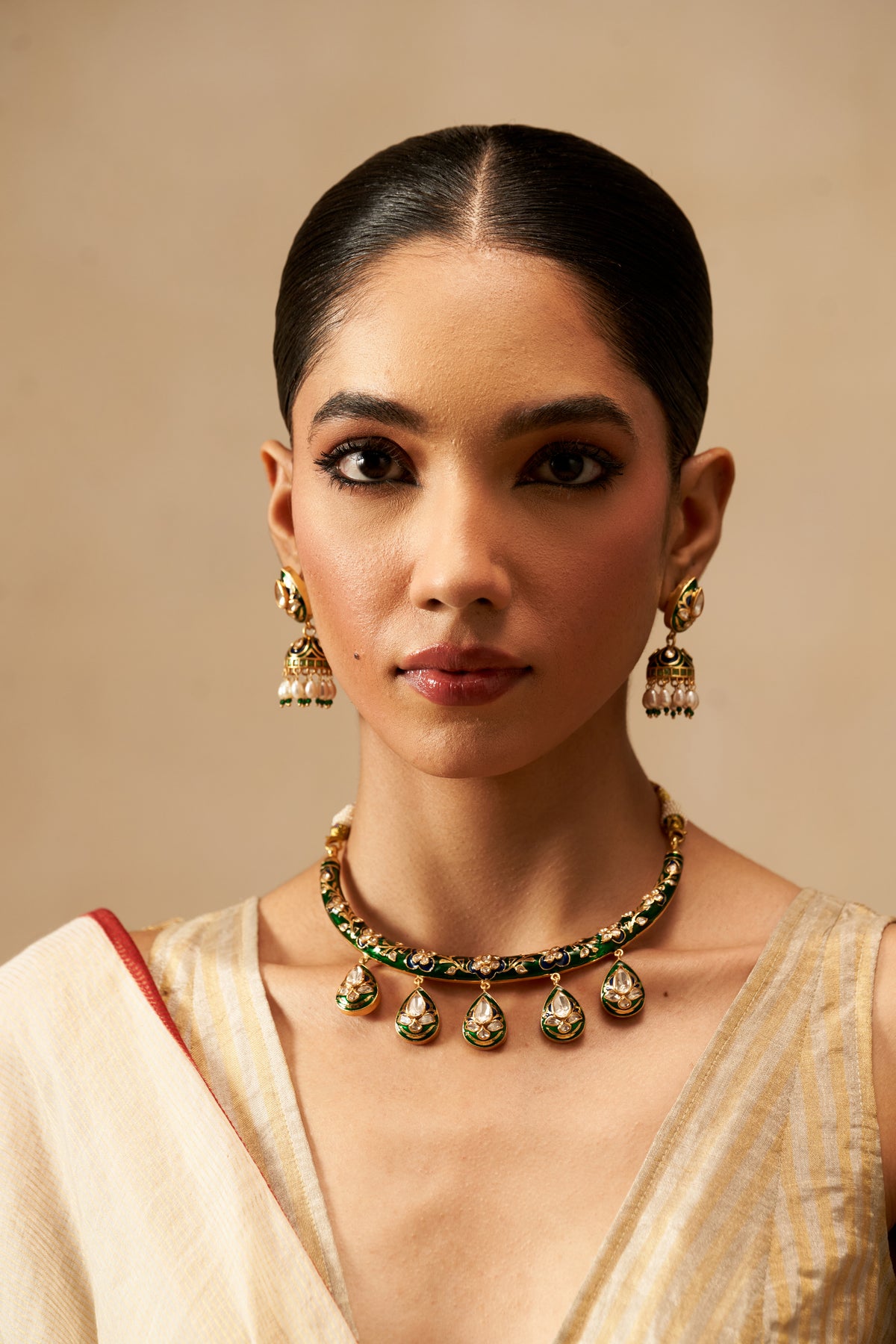 Mor Pankh Hansli with Earrings
