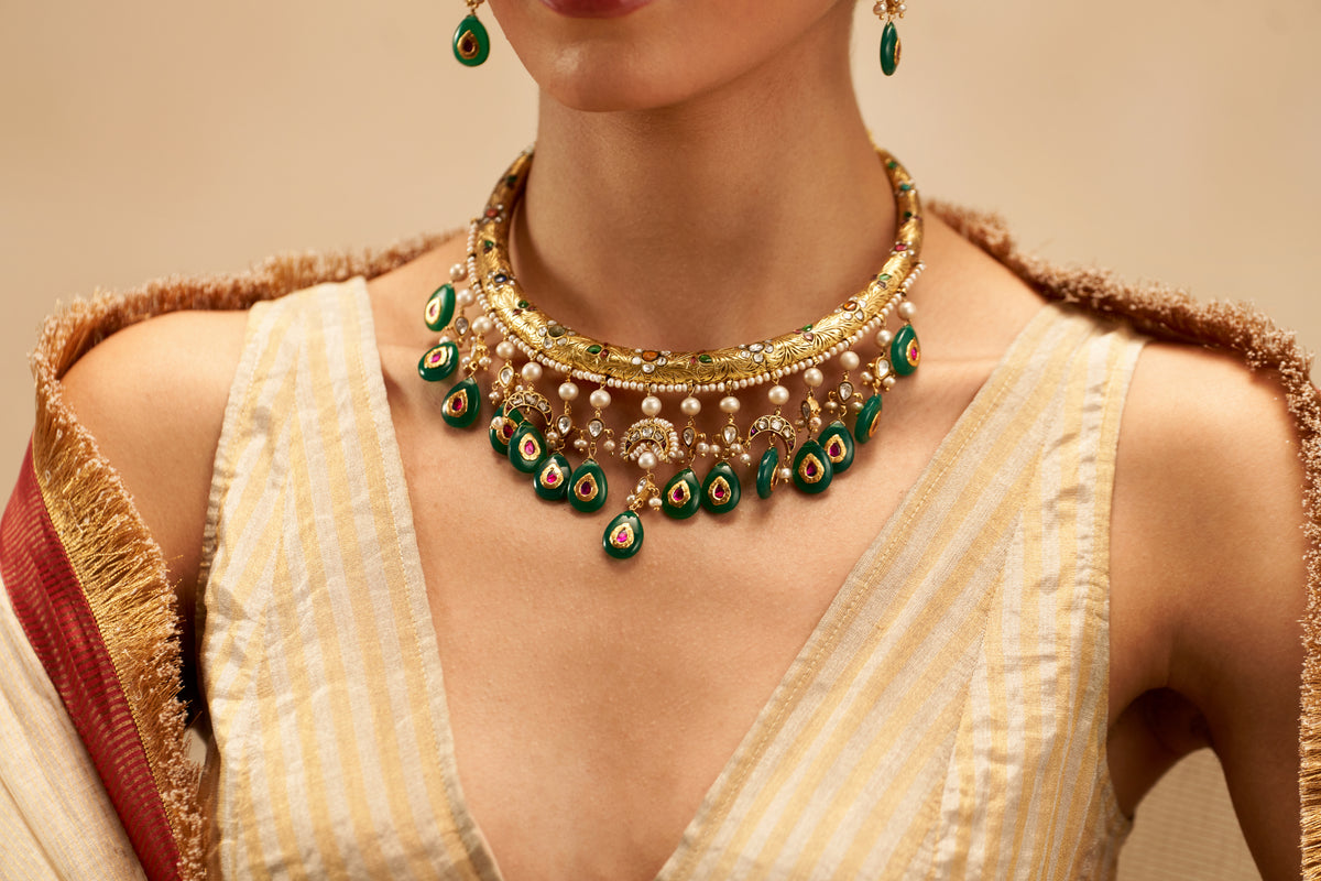 Begum Hasli Necklace with Earrings