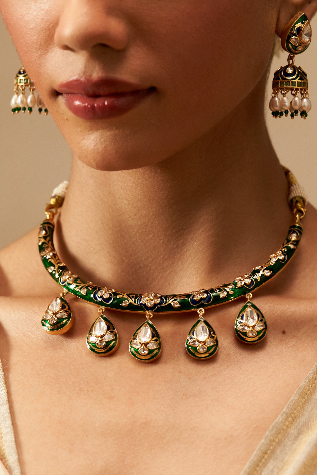 Mor Pankh Hansli with Earrings
