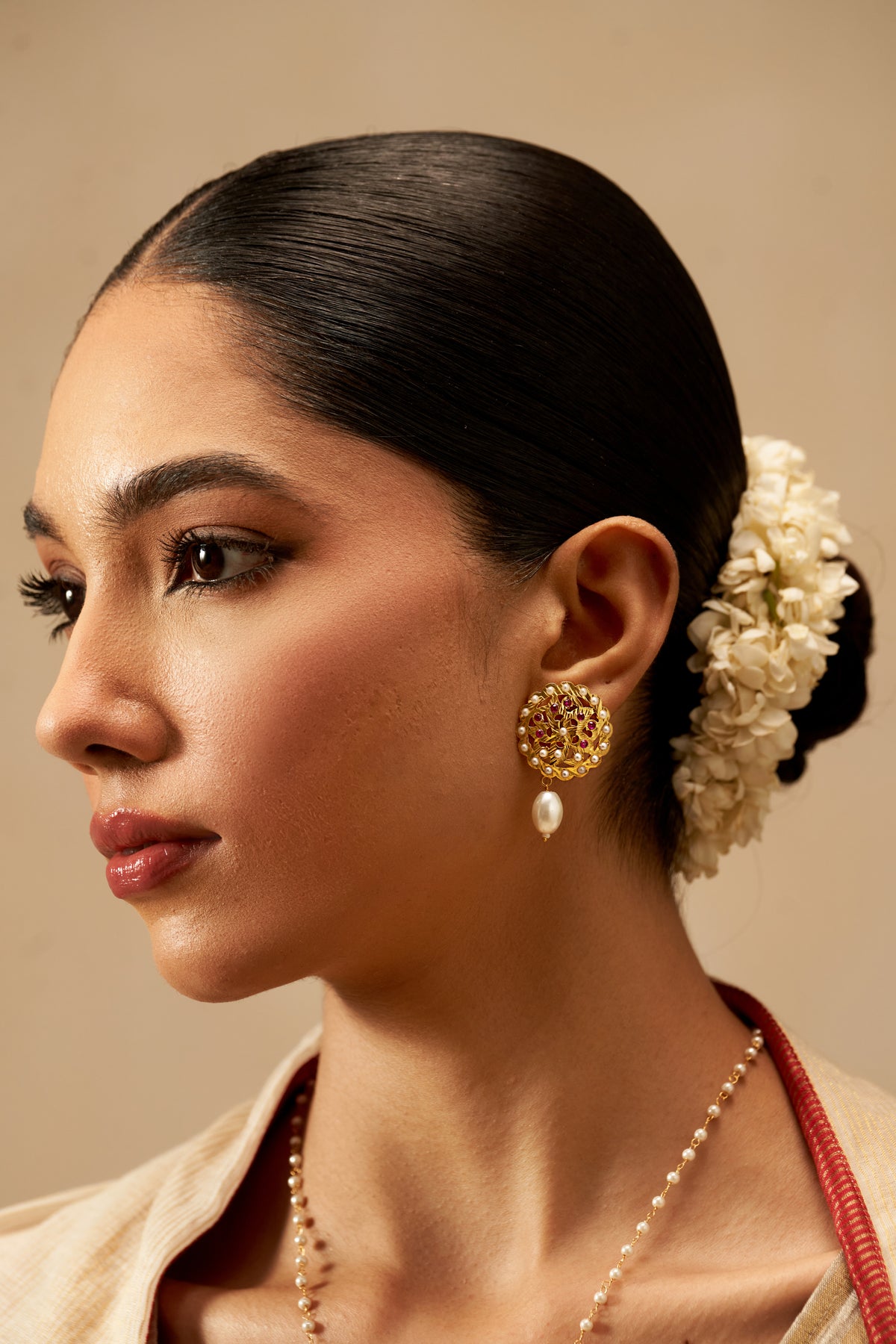 Sohni Necklace with Earrings