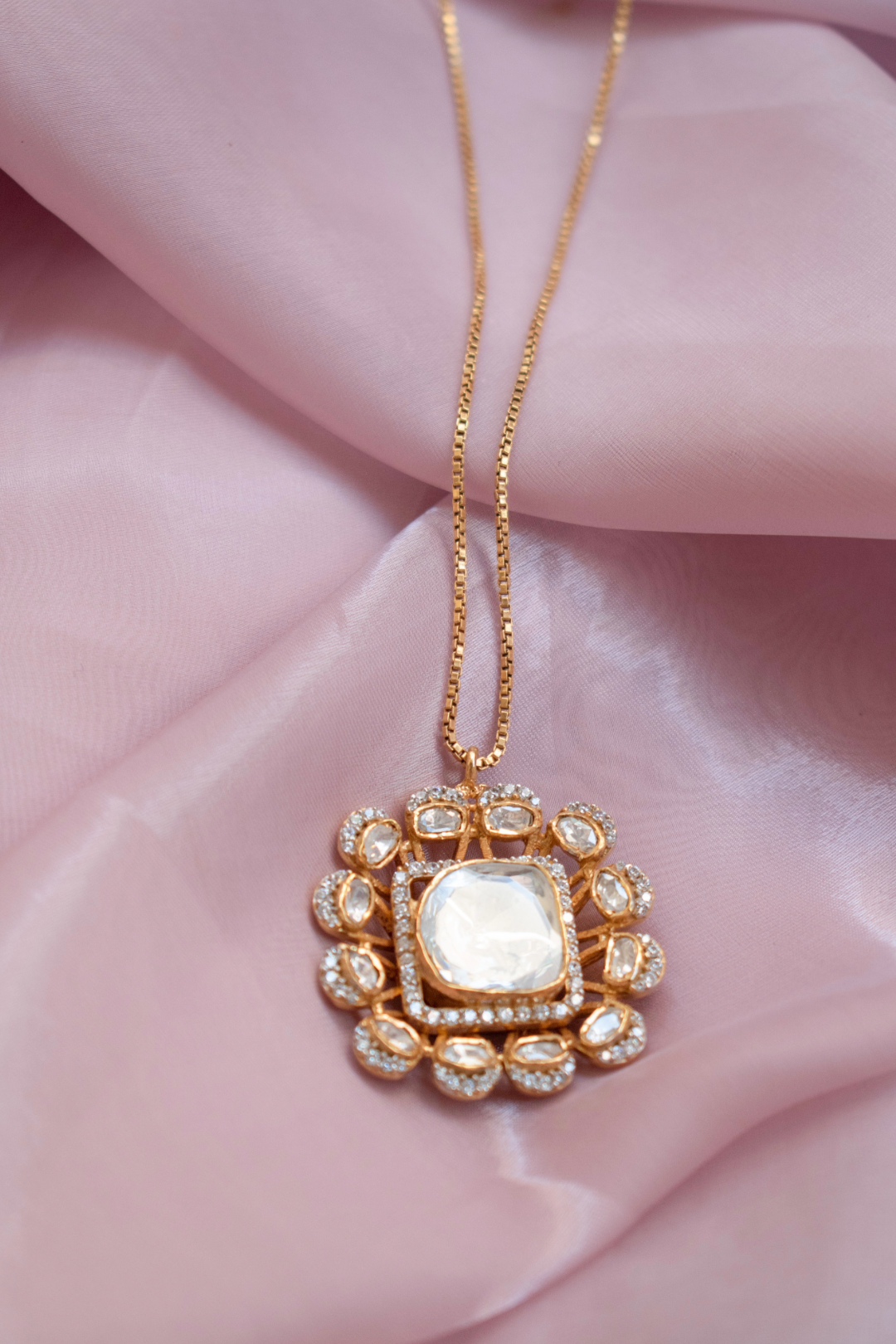 Carre Neck Chain