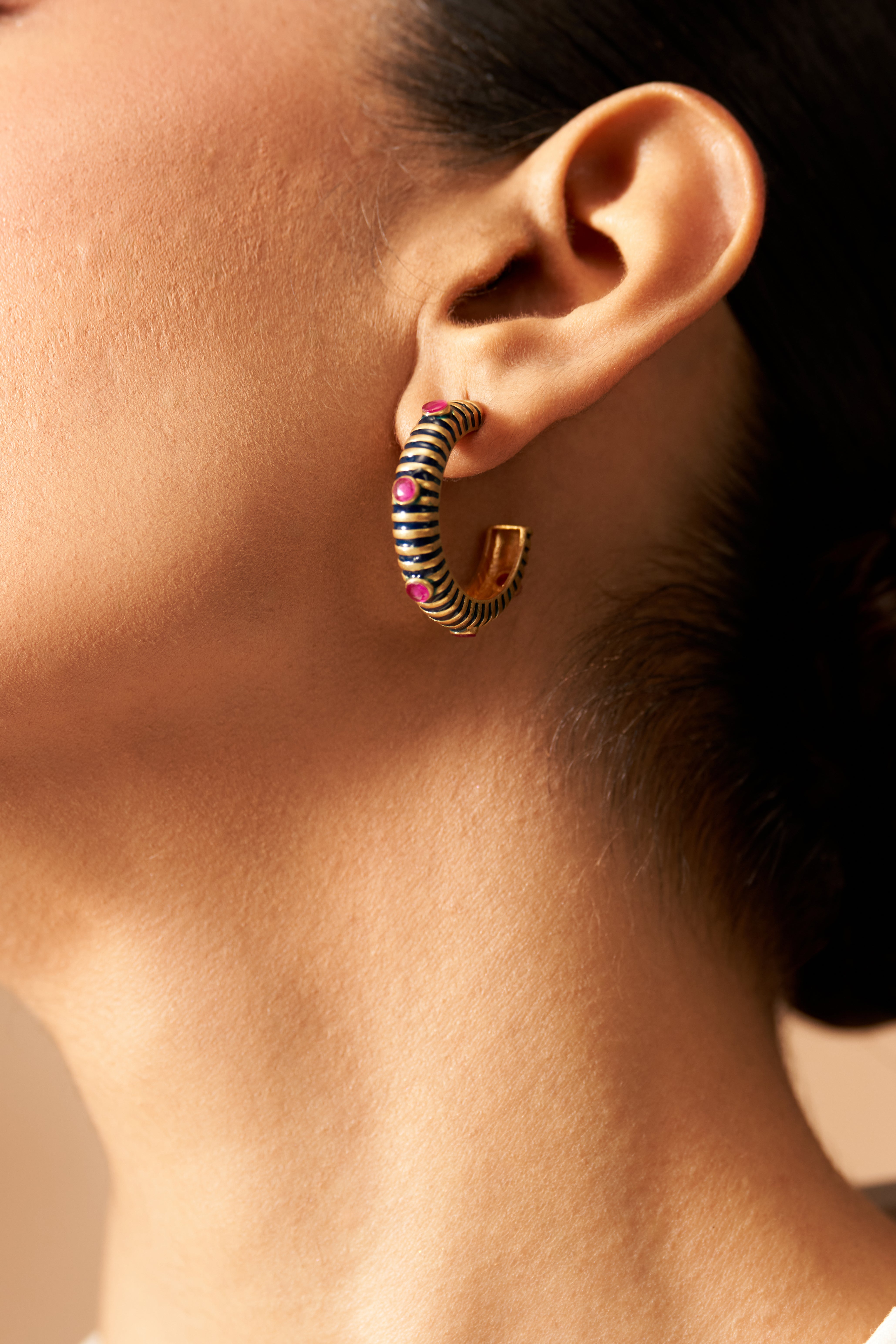 Noir Pop Hoops