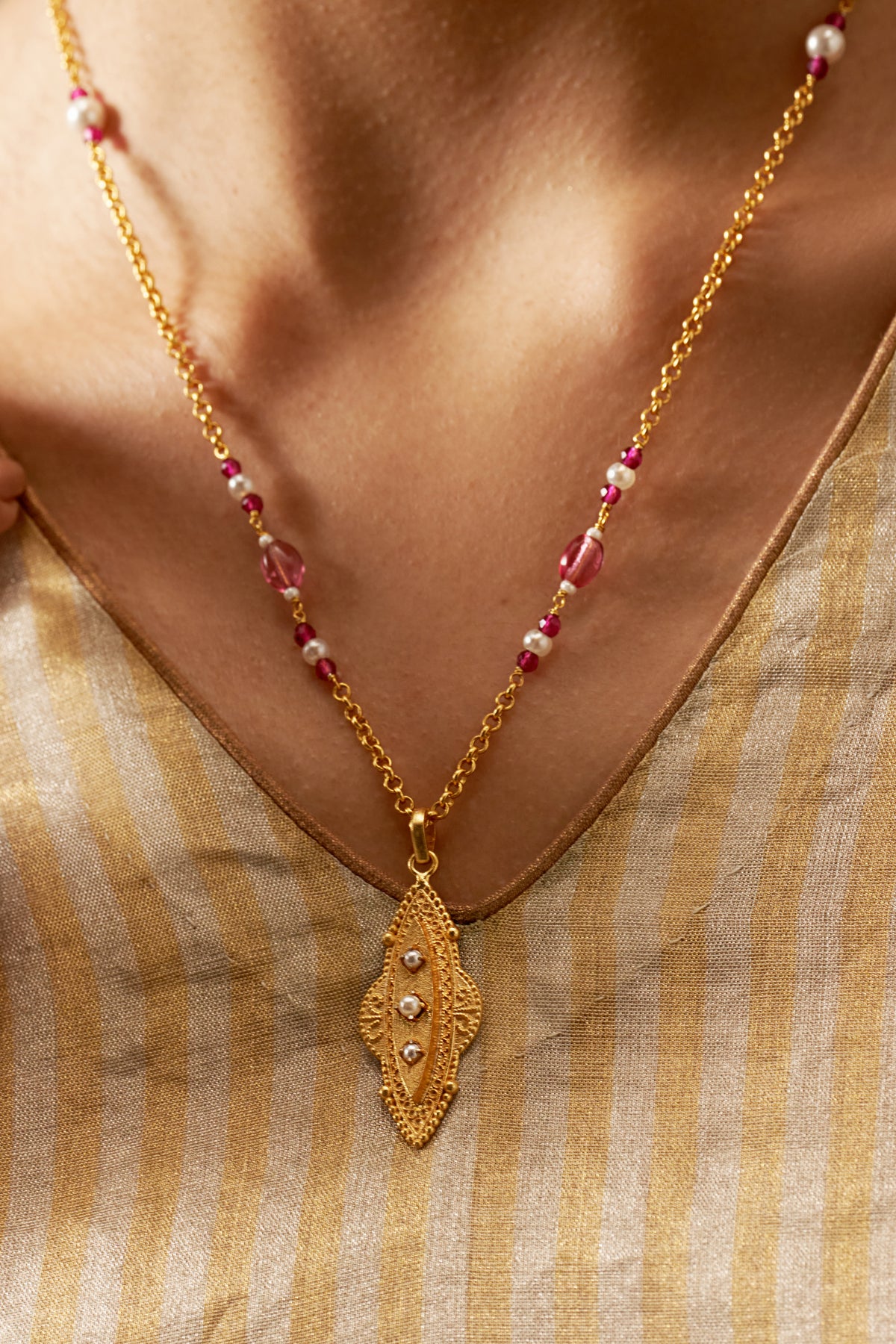Mehrab Pendent