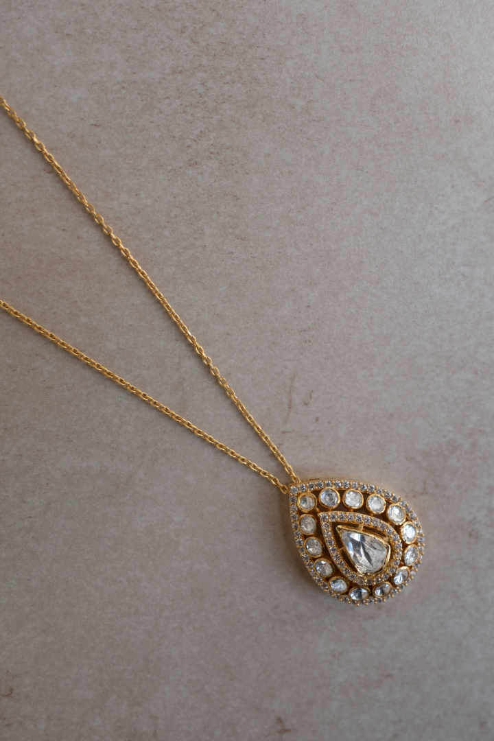 Nirvi Halo Pendant on Chain