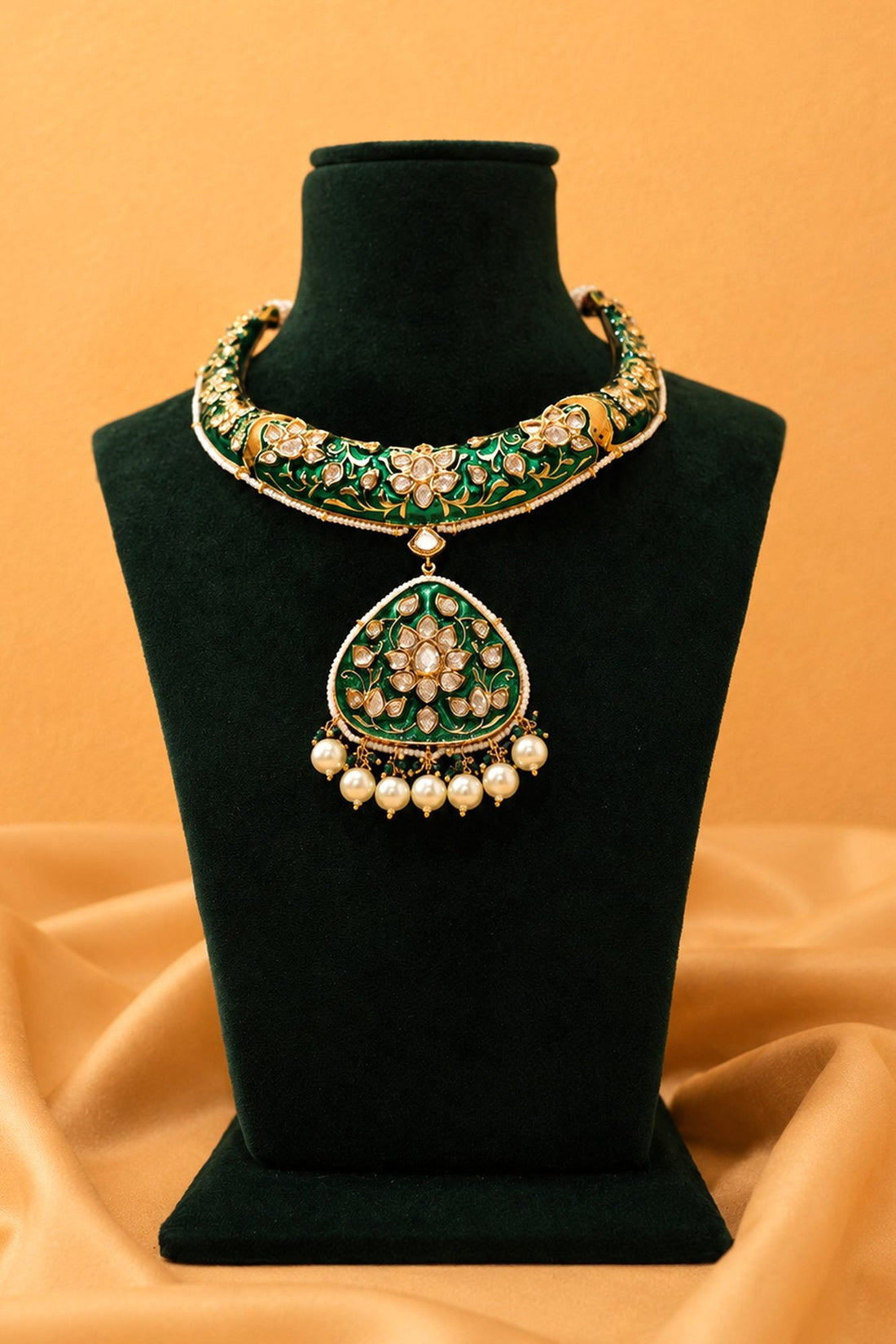 Pia Necklace with Earrings