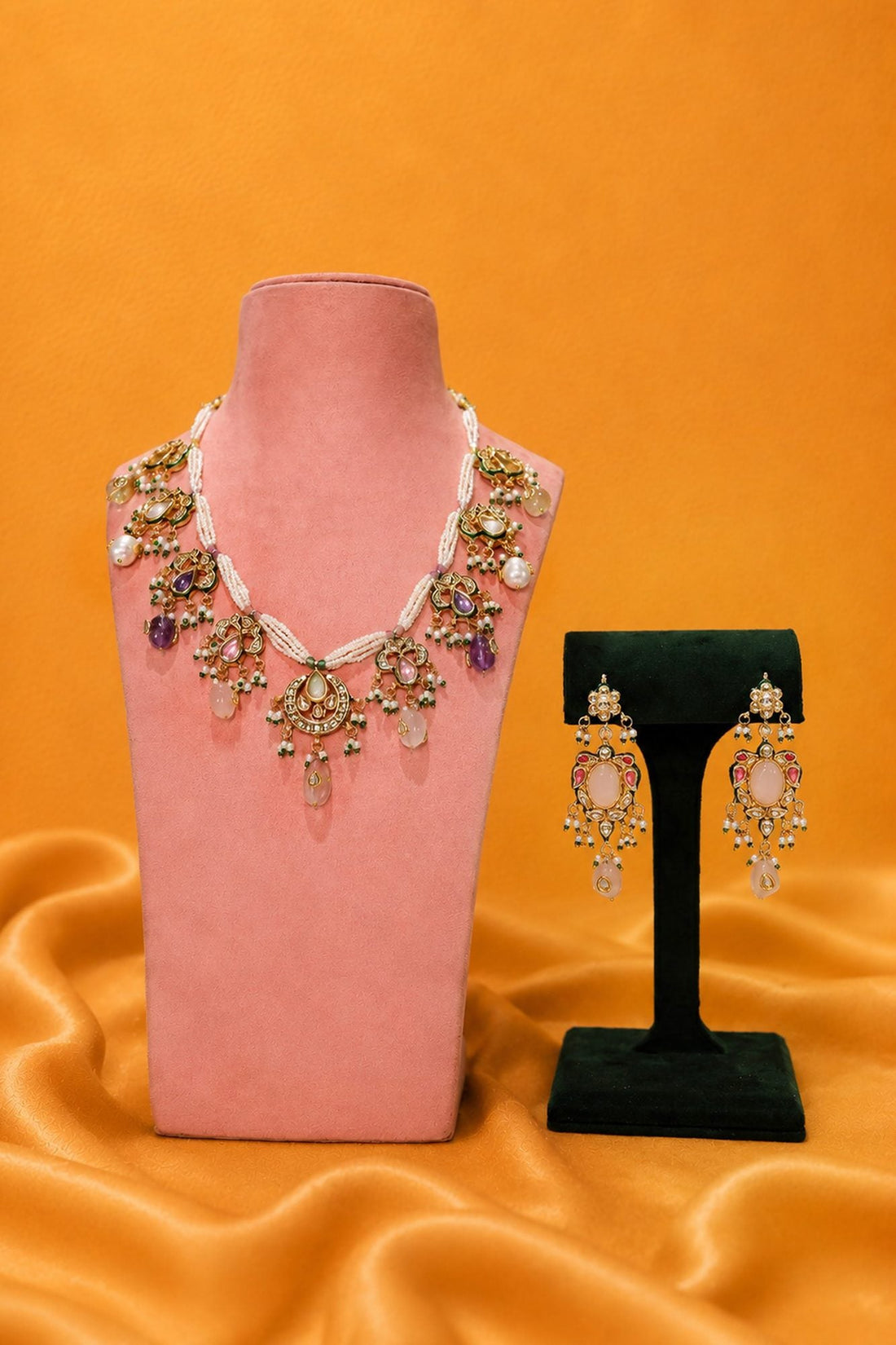Pihu Necklace with Earrings