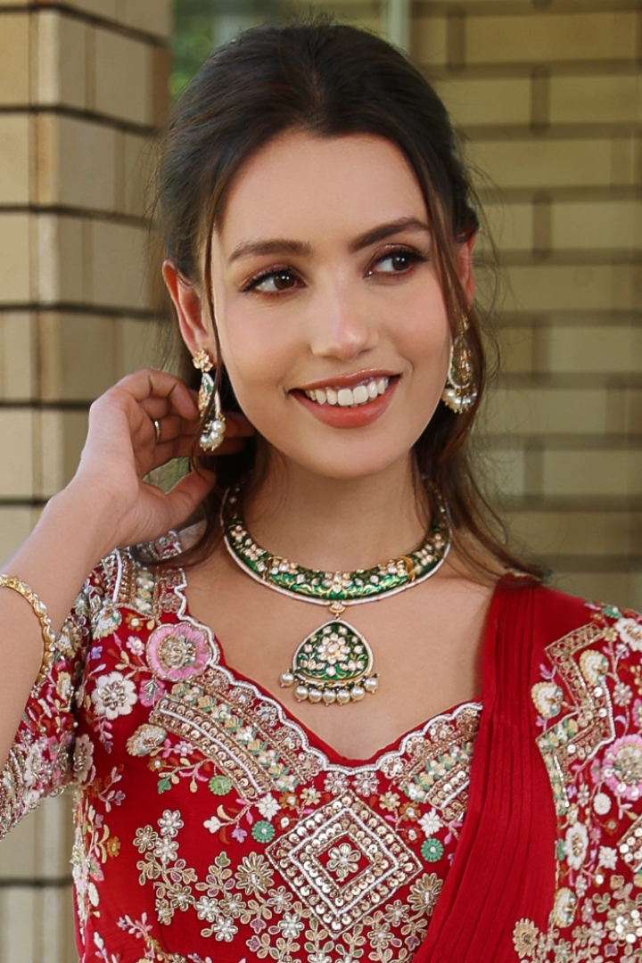 Pia Necklace with Earrings